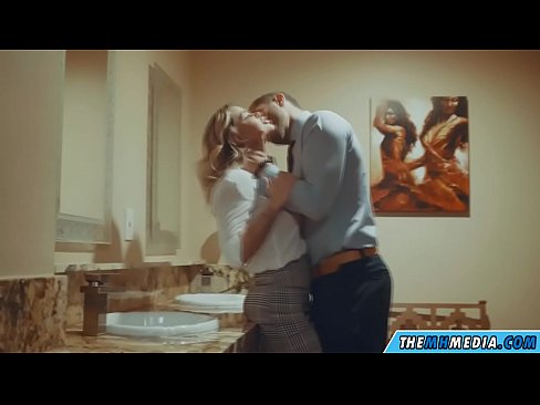 ❤️ Wanneer 'n rondborstige blondine jou in 'n openbare toilet verlei ❤️❌ Superpornografie op af.dewporn.ru ﹏